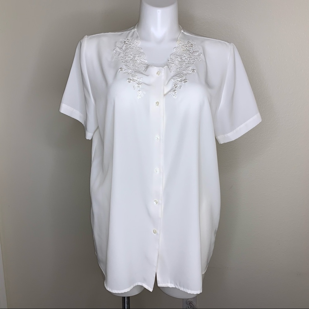 50% off bundles Claudia Richard white blouse 18